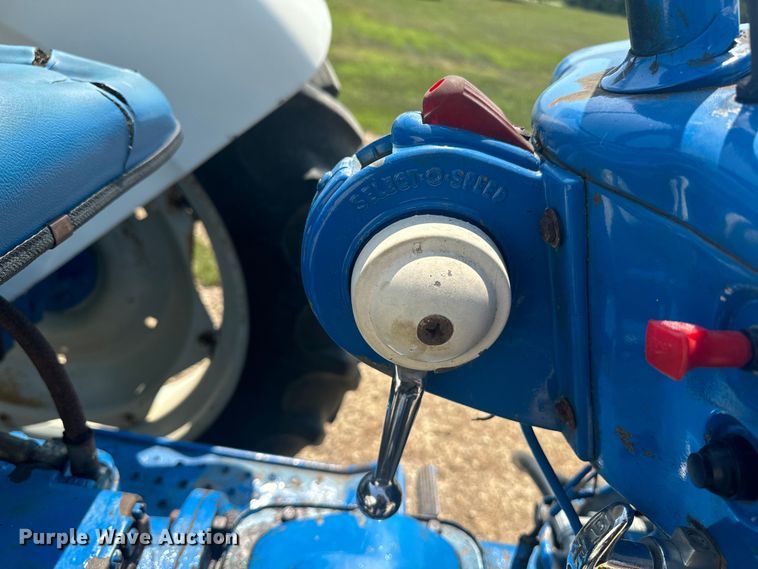 image for item EE7542 1968 Ford 4000 tractor
