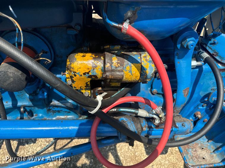 image for item EE7542 1968 Ford 4000 tractor