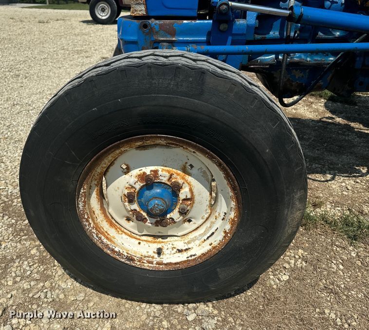 image for item EE7542 1968 Ford 4000 tractor