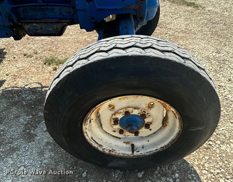 image for item EE7542 1968 Ford 4000 tractor