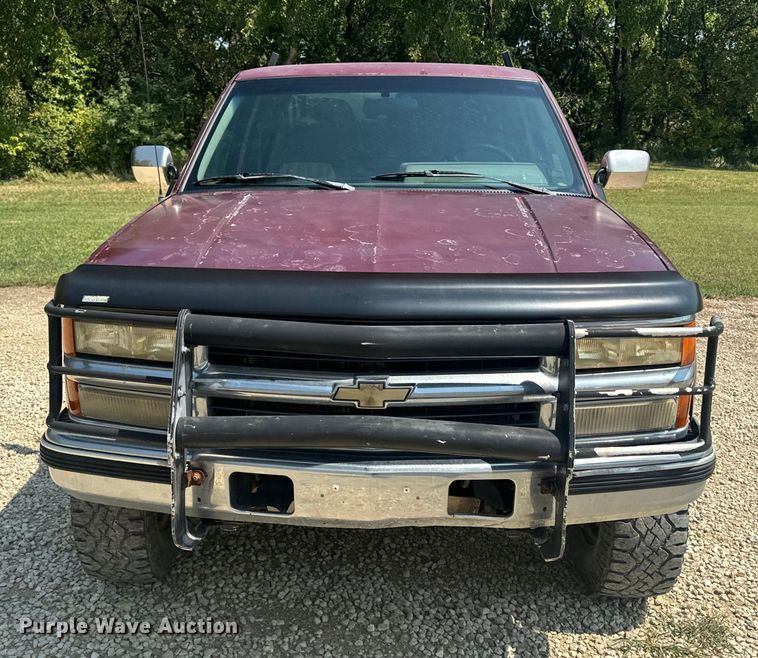 image for item EE7543 1993 Chevrolet  K2500 Ext. Cab flatbed pickup truck