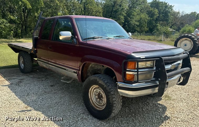 image for item EE7543 1993 Chevrolet  K2500 Ext. Cab flatbed pickup truck