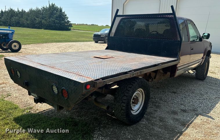 image for item EE7543 1993 Chevrolet  K2500 Ext. Cab flatbed pickup truck