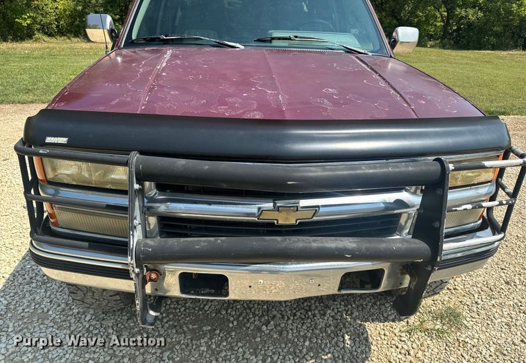 image for item EE7543 1993 Chevrolet  K2500 Ext. Cab flatbed pickup truck