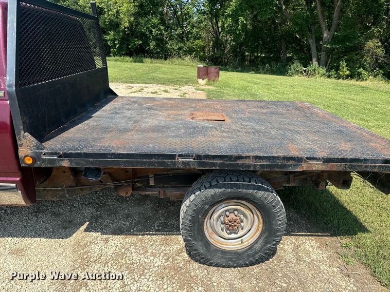 image for item EE7543 1993 Chevrolet  K2500 Ext. Cab flatbed pickup truck