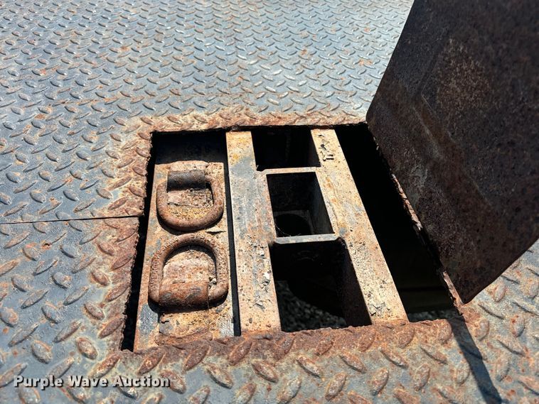 image for item EE7543 1993 Chevrolet  K2500 Ext. Cab flatbed pickup truck