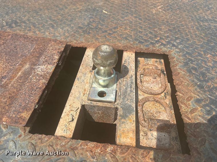 image for item EE7543 1993 Chevrolet  K2500 Ext. Cab flatbed pickup truck