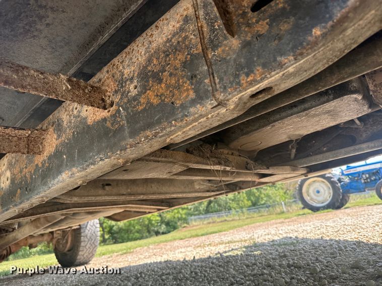 image for item EE7543 1993 Chevrolet  K2500 Ext. Cab flatbed pickup truck