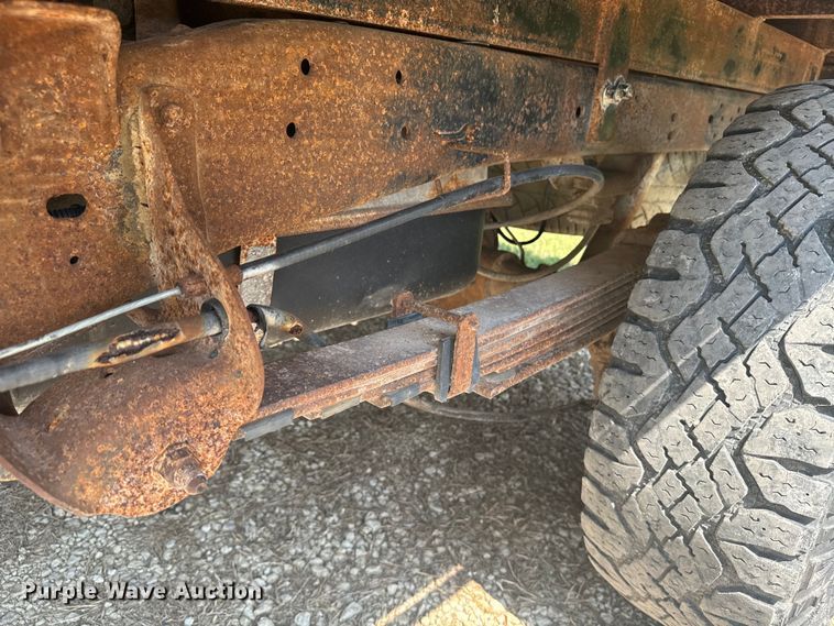 image for item EE7543 1993 Chevrolet  K2500 Ext. Cab flatbed pickup truck