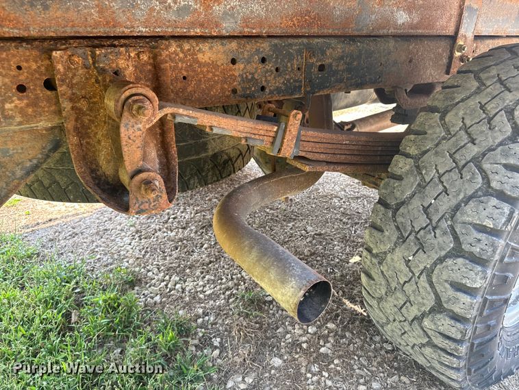 image for item EE7543 1993 Chevrolet  K2500 Ext. Cab flatbed pickup truck