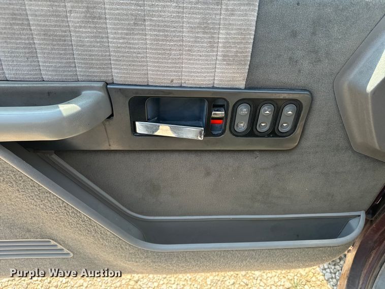 image for item EE7543 1993 Chevrolet  K2500 Ext. Cab flatbed pickup truck