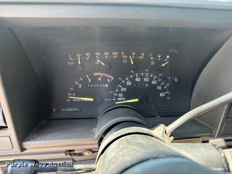 image for item EE7543 1993 Chevrolet  K2500 Ext. Cab flatbed pickup truck