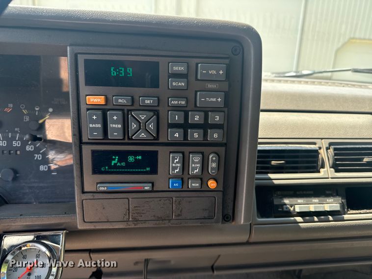 image for item EE7543 1993 Chevrolet  K2500 Ext. Cab flatbed pickup truck