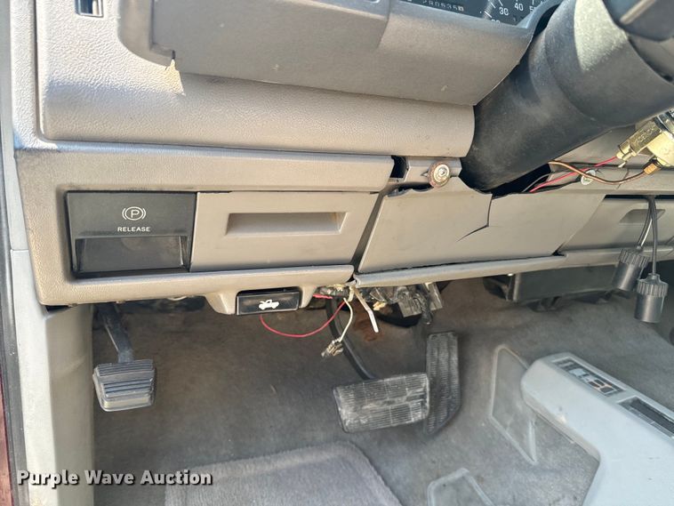 image for item EE7543 1993 Chevrolet  K2500 Ext. Cab flatbed pickup truck