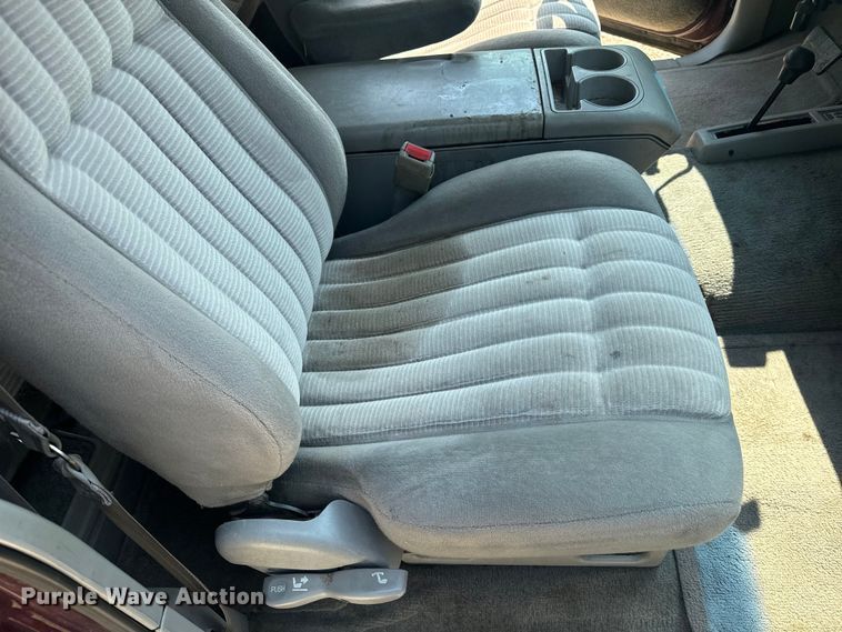 image for item EE7543 1993 Chevrolet  K2500 Ext. Cab flatbed pickup truck