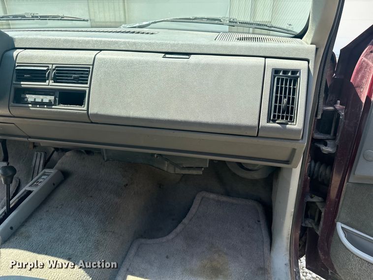 image for item EE7543 1993 Chevrolet  K2500 Ext. Cab flatbed pickup truck