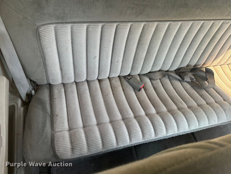 image for item EE7543 1993 Chevrolet  K2500 Ext. Cab flatbed pickup truck