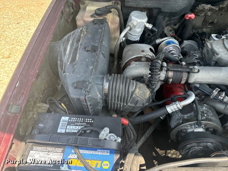 image for item EE7543 1993 Chevrolet  K2500 Ext. Cab flatbed pickup truck