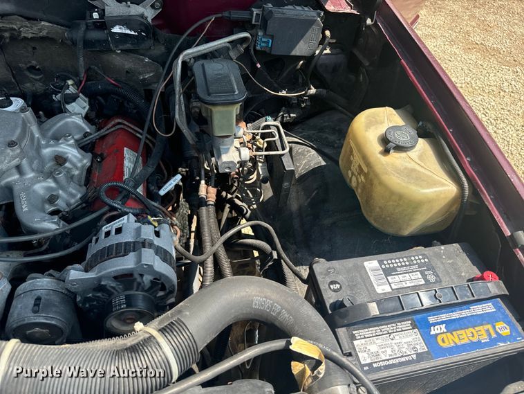 image for item EE7543 1993 Chevrolet  K2500 Ext. Cab flatbed pickup truck