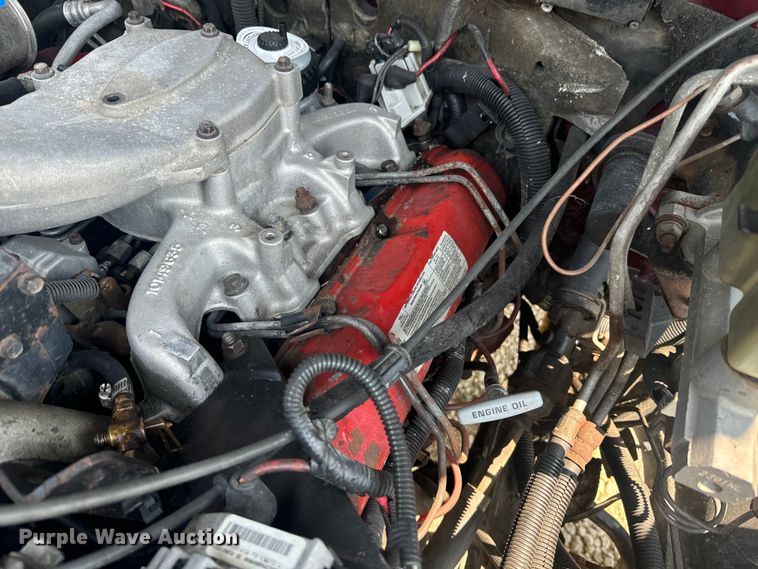 image for item EE7543 1993 Chevrolet  K2500 Ext. Cab flatbed pickup truck