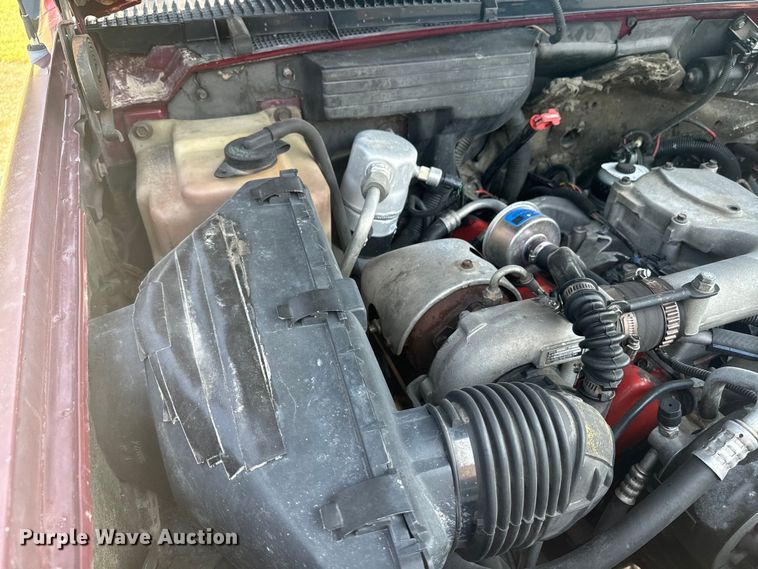 image for item EE7543 1993 Chevrolet  K2500 Ext. Cab flatbed pickup truck