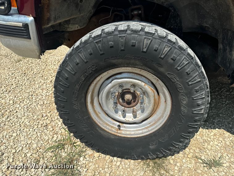 image for item EE7543 1993 Chevrolet  K2500 Ext. Cab flatbed pickup truck