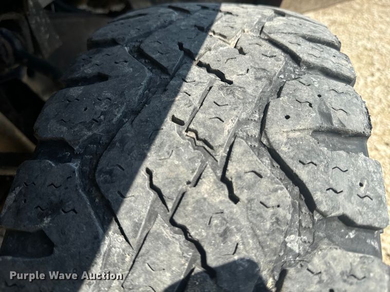 image for item EE7543 1993 Chevrolet  K2500 Ext. Cab flatbed pickup truck