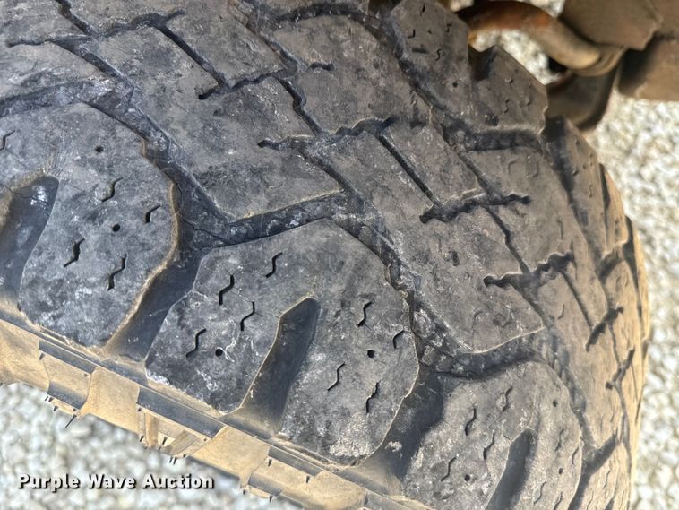 image for item EE7543 1993 Chevrolet  K2500 Ext. Cab flatbed pickup truck