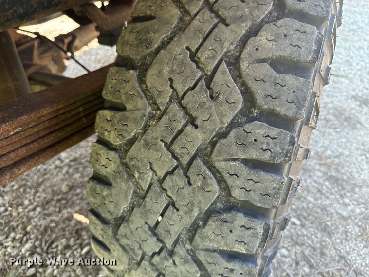 image for item EE7543 1993 Chevrolet  K2500 Ext. Cab flatbed pickup truck