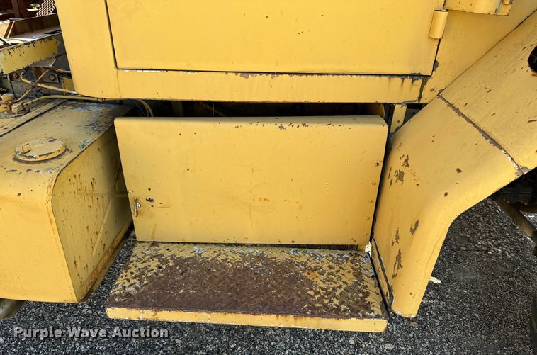 image for item EE7558 1967 Kaiser winch truck