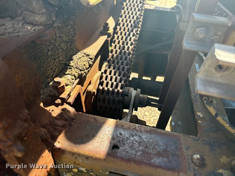 image for item EE7558 1967 Kaiser winch truck