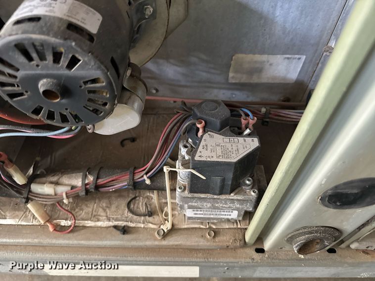 image for item EE7583 Trane YSC090E3EHA0D0 AC unit