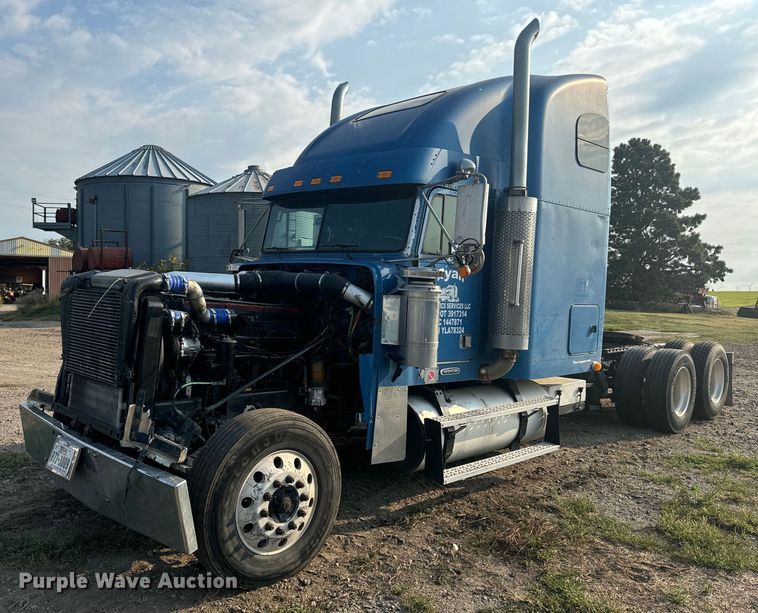 image for item EE7584 2000 Freightliner FLD semi truck