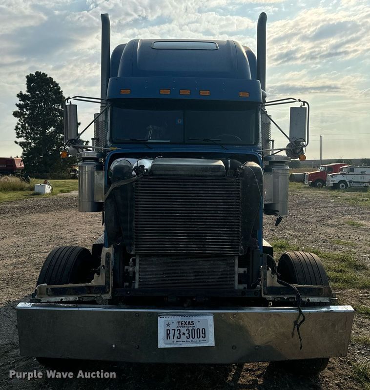 image for item EE7584 2000 Freightliner FLD semi truck