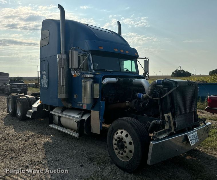 image for item EE7584 2000 Freightliner FLD semi truck