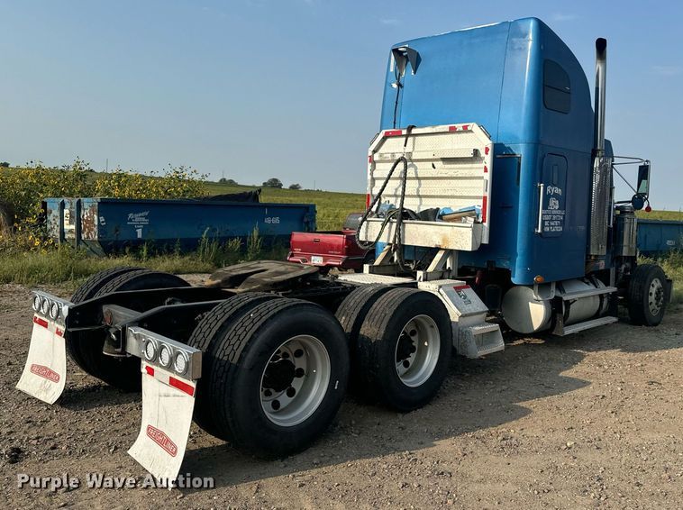image for item EE7584 2000 Freightliner FLD semi truck