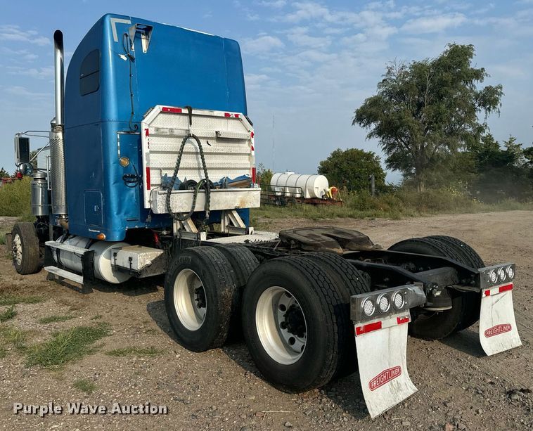 image for item EE7584 2000 Freightliner FLD semi truck