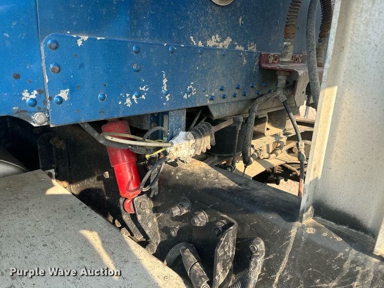 image for item EE7584 2000 Freightliner FLD semi truck