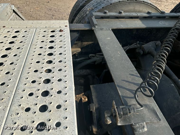 image for item EE7584 2000 Freightliner FLD semi truck