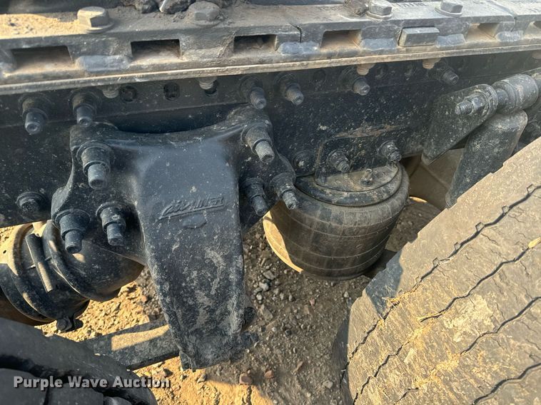 image for item EE7584 2000 Freightliner FLD semi truck