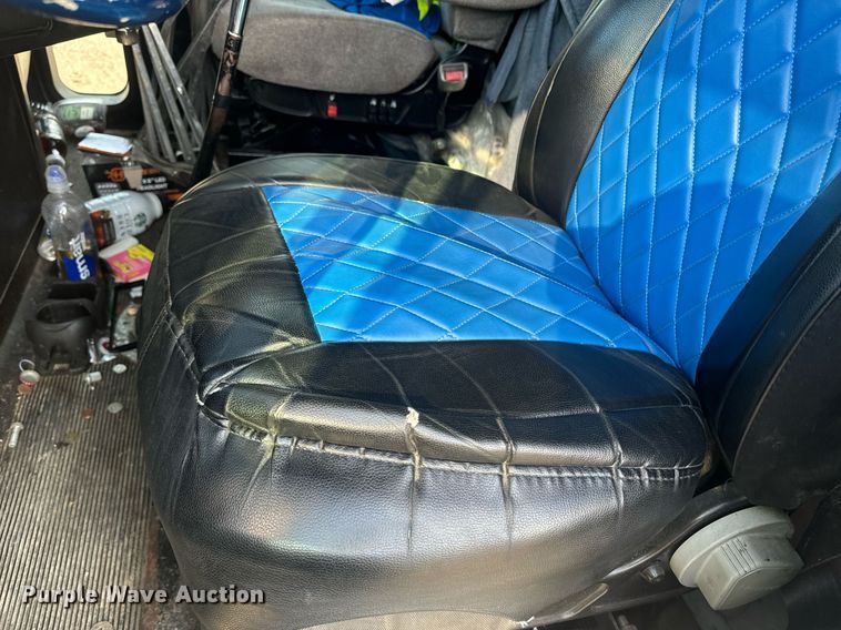 image for item EE7584 2000 Freightliner FLD semi truck