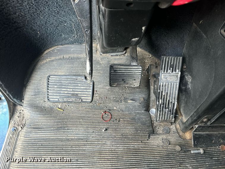 image for item EE7584 2000 Freightliner FLD semi truck