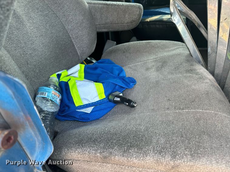 image for item EE7584 2000 Freightliner FLD semi truck