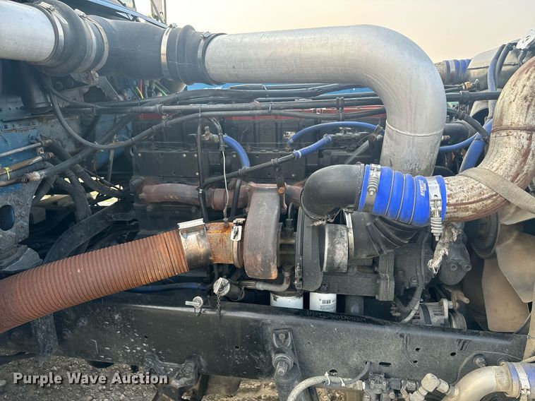 image for item EE7584 2000 Freightliner FLD semi truck