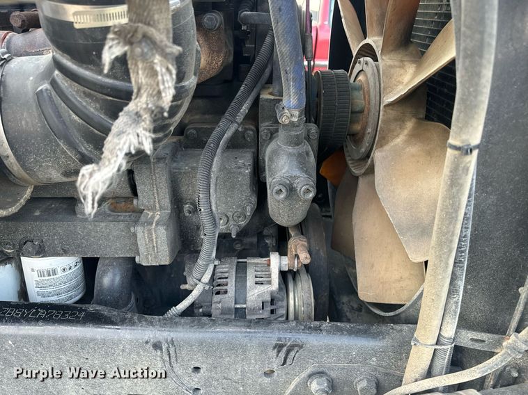 image for item EE7584 2000 Freightliner FLD semi truck