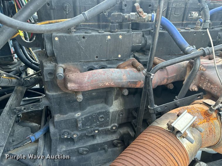 image for item EE7584 2000 Freightliner FLD semi truck