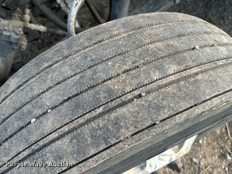 image for item EE7584 2000 Freightliner FLD semi truck