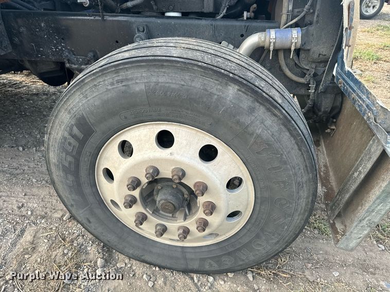 image for item EE7584 2000 Freightliner FLD semi truck