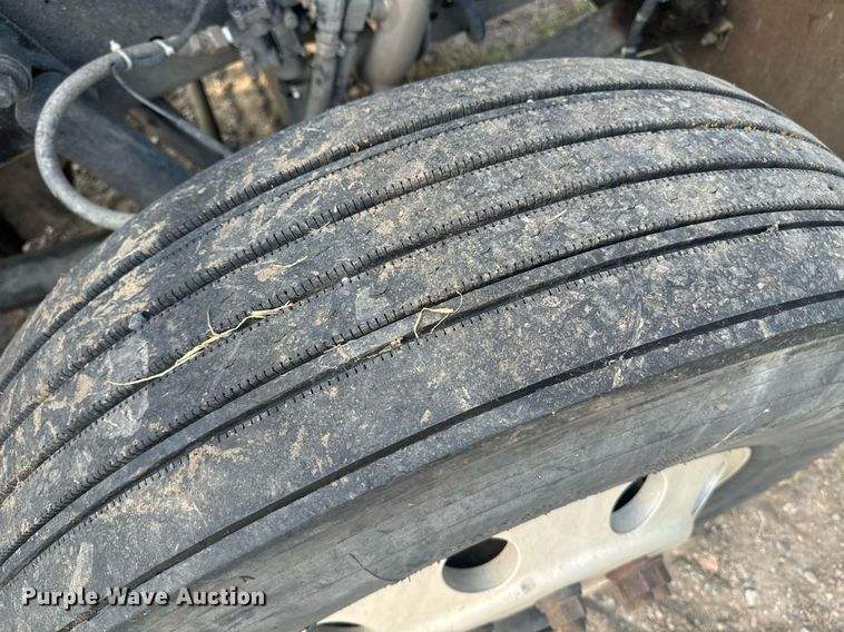 image for item EE7584 2000 Freightliner FLD semi truck