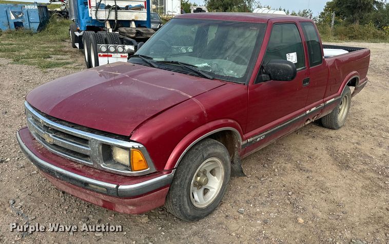 image for item EE7585 1996 Chevrolet S10 Ext. Cab pickup truck